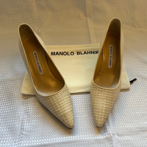 Manolo Blahnik Shoes - Manolo Blahnik Cream-White Pumps Size 36
